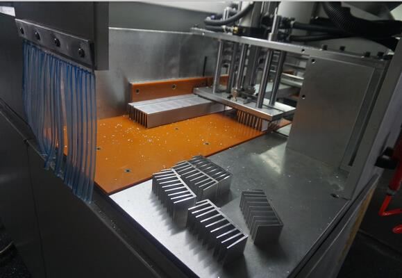 【常州】燈具照明行業(yè)需求DS-A450散熱器切割機，并稱之“贊”