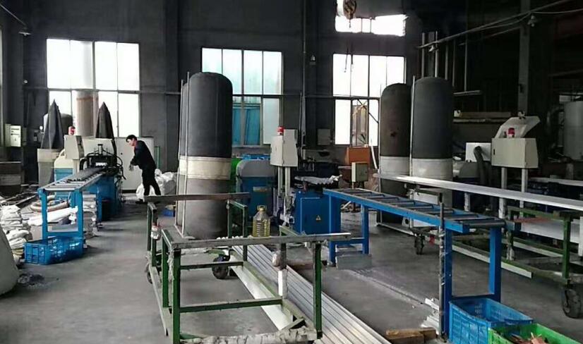 三年老客戶，起源于2片鋸片進展到3臺全自動切鋁機的訂購