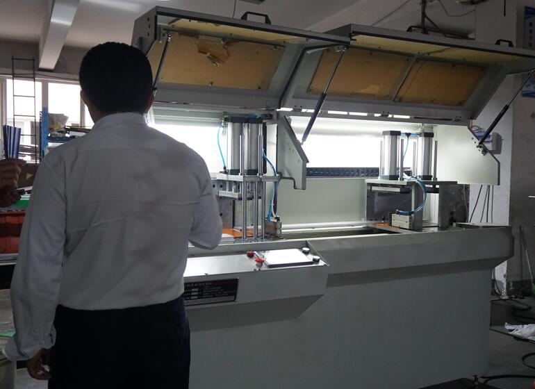 【四川】鄧氏DS-A450-3分離式切鋁機，鋸切汽車配件用異性空心、實心鋁棒