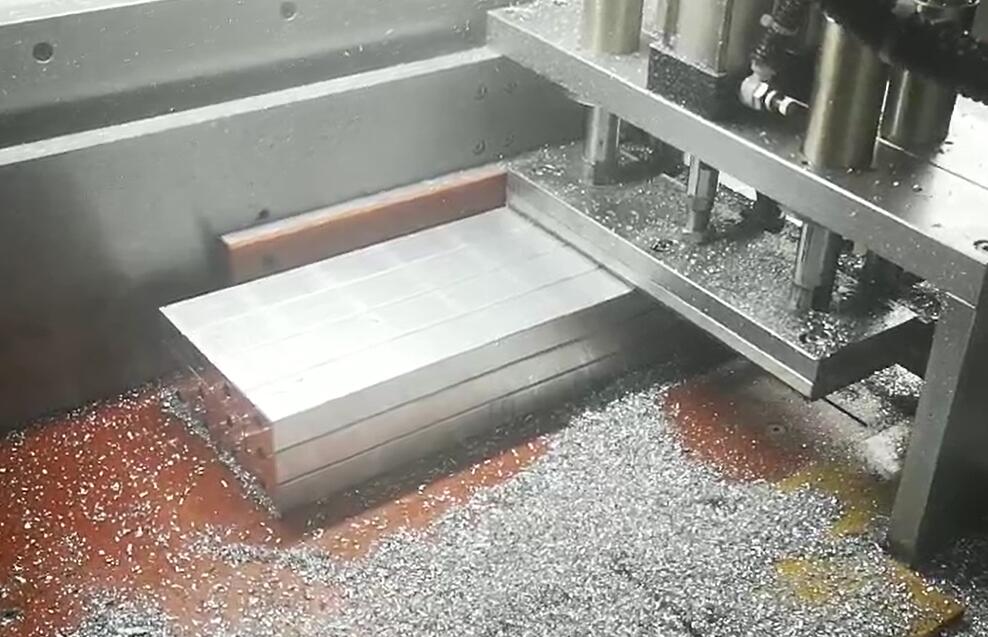 切109*109工業(yè)型材用什么鋁材切割設(shè)備？【鄧氏機(jī)械】